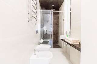 Апартаменты Luxury apartment in the center with two bedrooms and baths Минск Апартаменты с 2 спальнями-15