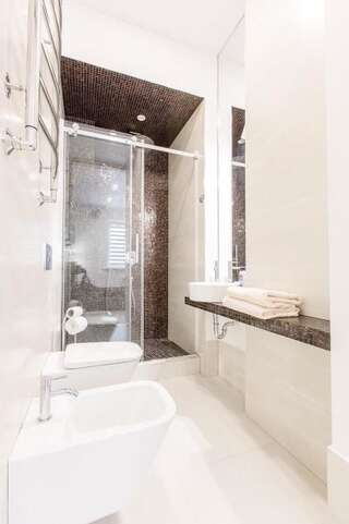 Апартаменты Luxury apartment in the center with two bedrooms and baths Минск Апартаменты с 2 спальнями-31